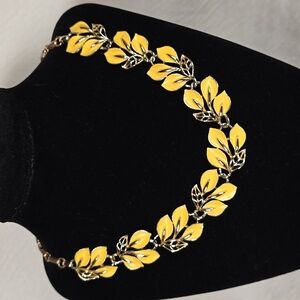 Vintage Lisner Yellow Leaf Necklace